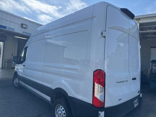 2022 Ford Transit-250 Base