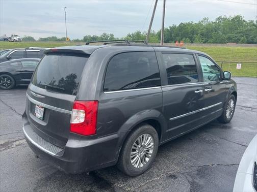 2015 Chrysler Town & Country Touring-L