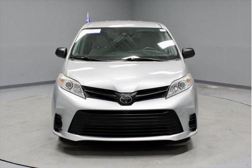 2020 Toyota Sienna SE
