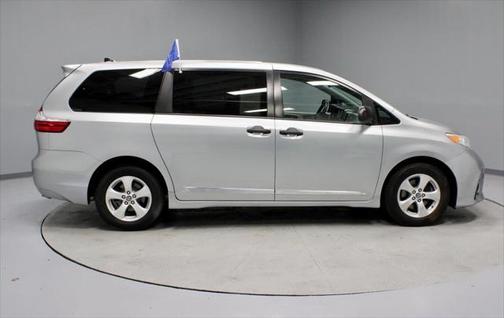2020 Toyota Sienna SE