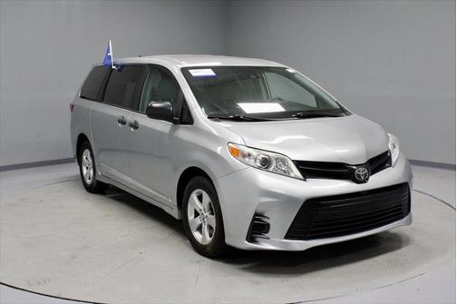 2020 Toyota Sienna SE