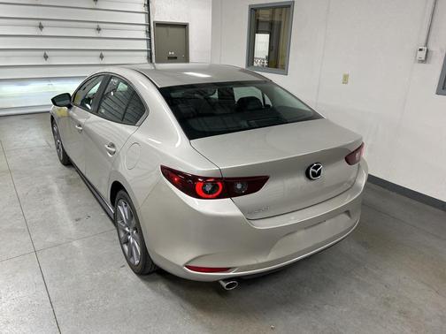 2025 Mazda Mazda3 FWD w/Preferred Package
