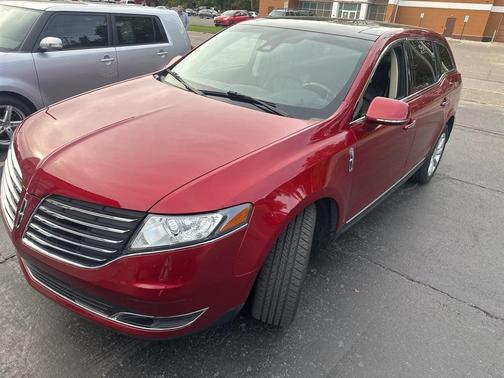 2018 Lincoln MKT Premier