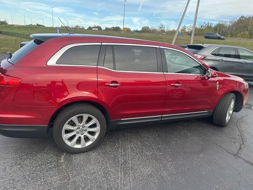 2018 Lincoln MKT Premier