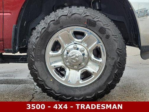 2017 RAM 3500 Tradesman Crew Cab 4x4 6'4' Box