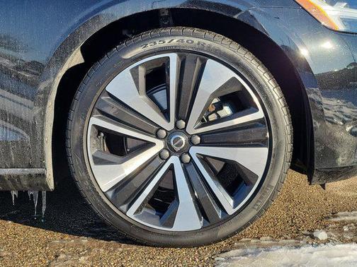 2022 Volvo S60 T5 Momentum