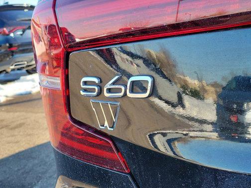 2022 Volvo S60 T5 Momentum