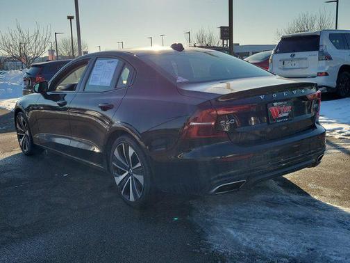 2022 Volvo S60 T5 Momentum