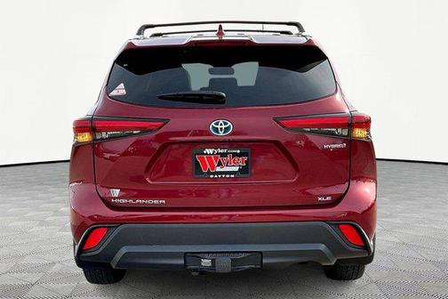 Ruby Flare Pearl 2022 Toyota Highlander Hybrid XLE