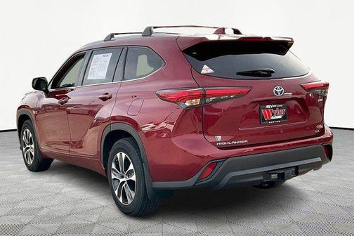 Ruby Flare Pearl 2022 Toyota Highlander Hybrid XLE