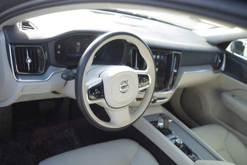 2024 Volvo V60 Cross Country B5 Plus