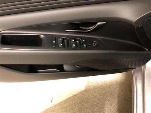 2025 Hyundai ELANTRA HEV SEL Sport