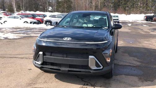 Abyss Black Pearl 2026 Hyundai KONA SE