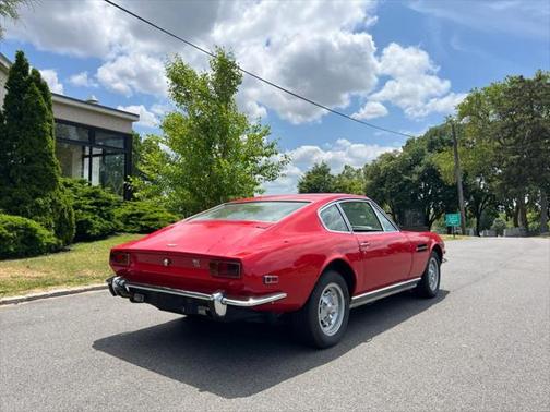 1971 Aston Martin DBS V8