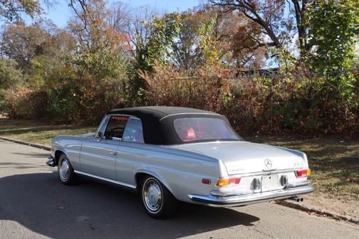 1971 Mercedes-Benz 280SE Base