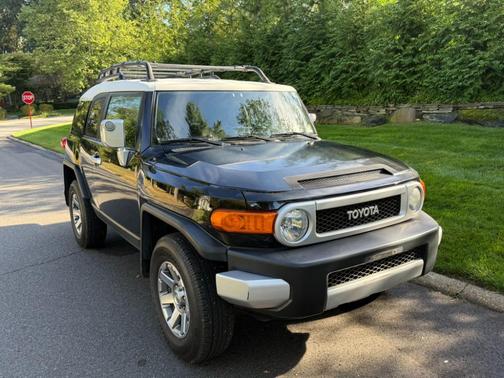 2014 Toyota FJ Cruiser Base