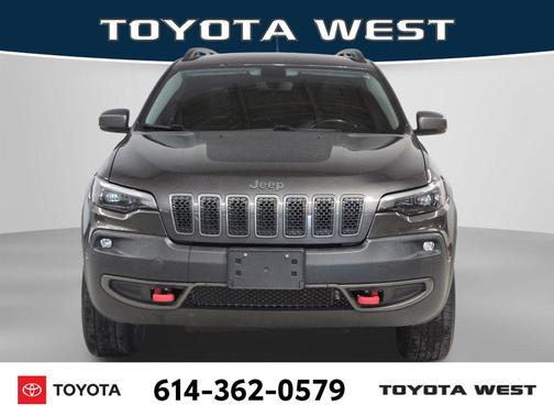 Granite Crystal Metallic Clearcoat 2019 Jeep Cherokee Trailhawk