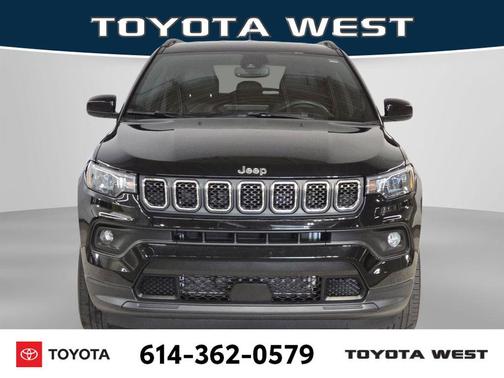 Diamond Black Crystal Pearlcoat 2023 Jeep Compass Latitude Lux