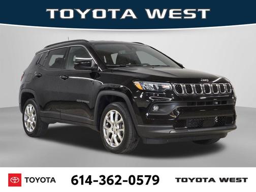 Diamond Black Crystal Pearlcoat 2023 Jeep Compass Latitude Lux