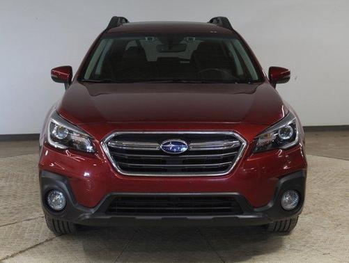 Photo 2 of 34 of 2018 Subaru Outback 3.6R Limited