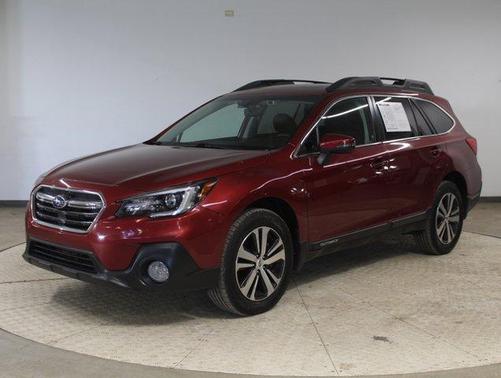 Photo 3 of 34 of 2018 Subaru Outback 3.6R Limited