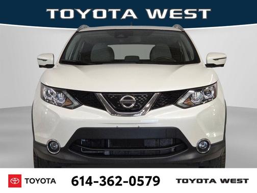 Pearl White 2018 Nissan Rogue Sport SL
