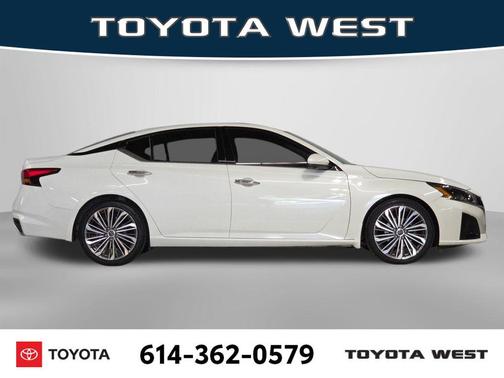 Pearl White Tricoat 2023 Nissan Altima 2.5 SL
