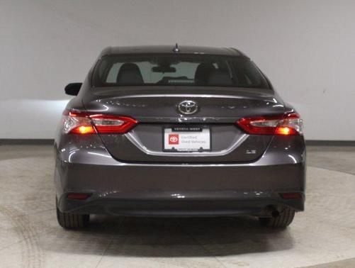 Photo 5 of 26 of 2020 Toyota Camry LE