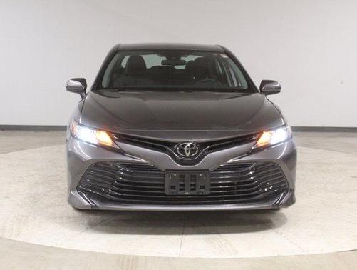 Photo 2 of 26 of 2020 Toyota Camry LE