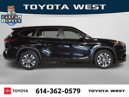 Midnight Black Metallic 2024 Toyota Highlander XLE