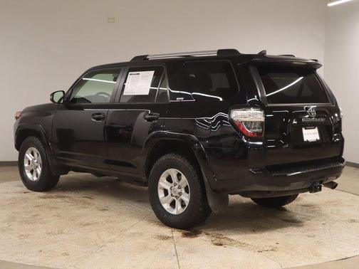 Photo 5 of 31 of 2020 Toyota 4Runner SR5 Premium