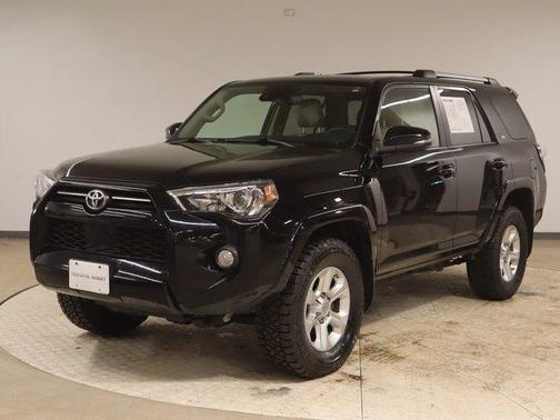 Photo 3 of 31 of 2020 Toyota 4Runner SR5 Premium