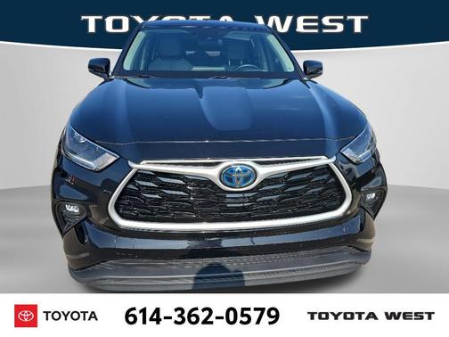 Midnight Black Metallic 2021 Toyota Highlander Hybrid LE