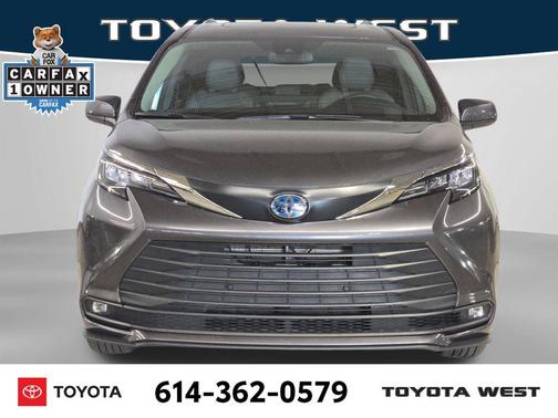 Magnetic Gray Metallic 2025 Toyota Sienna XLE