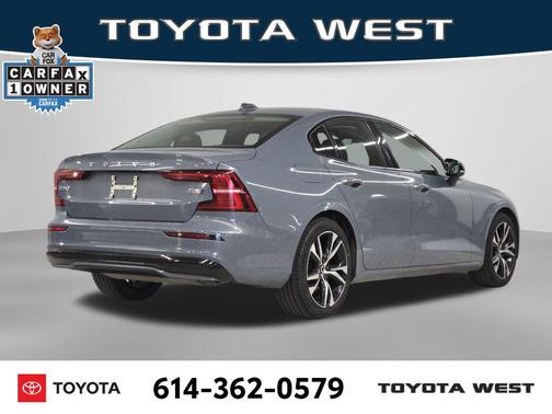Vapour Gray Metallic 2024 Volvo S60 B5 Core Dark Theme