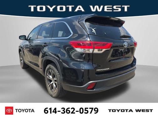 Midnight Black Metallic 2019 Toyota Highlander LE I4