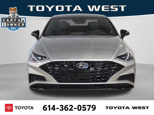 Shimmering Silver Pearl 2022 Hyundai SONATA SEL Plus