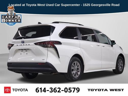 2025 Toyota Sienna LE