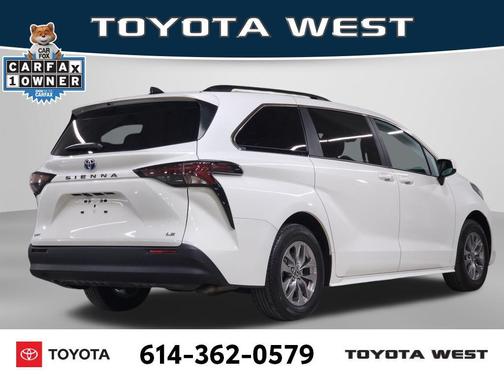 2025 Toyota Sienna LE