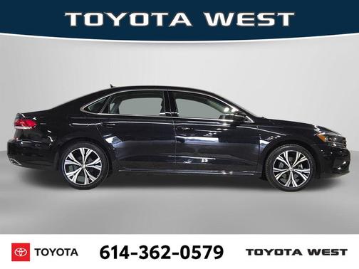 Deep Black 2022 Volkswagen Passat 2.0T SE