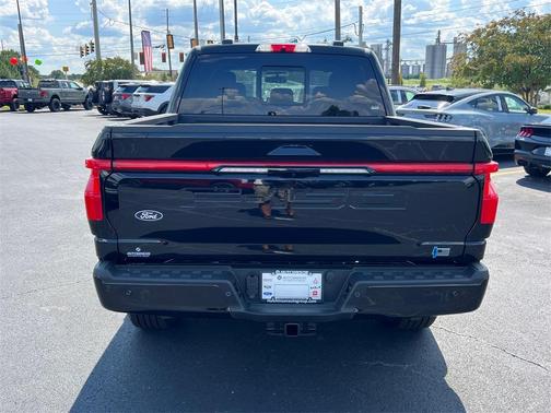 2025 Ford F-150 Lightning LARIAT