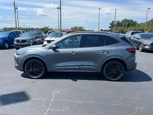 2024 Ford Escape ST-Line Elite