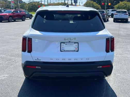 2022 Kia Sorento LX