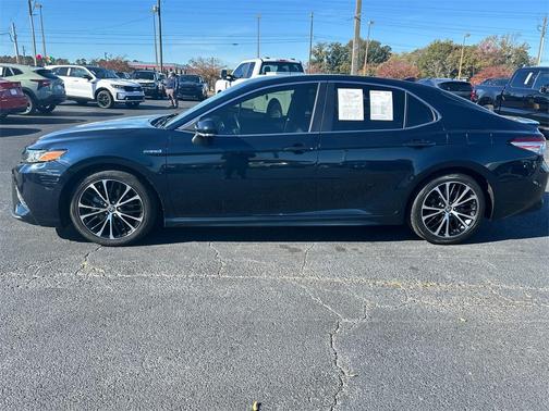 2020 Toyota Camry Hybrid SE