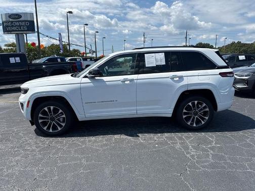 Bright White Clearcoat 2023 Jeep Grand Cherokee OVERLAND