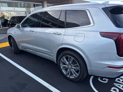 Radiant Silver Metallic 2020 Cadillac XT6 Premium Luxury FWD