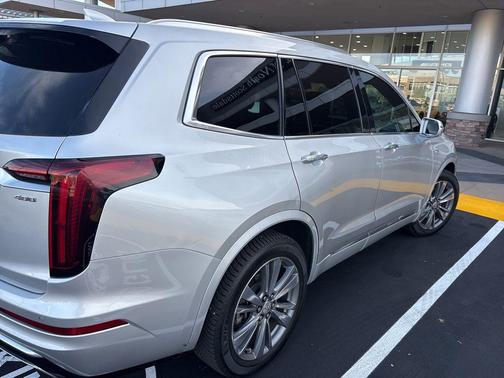 Radiant Silver Metallic 2020 Cadillac XT6 Premium Luxury FWD