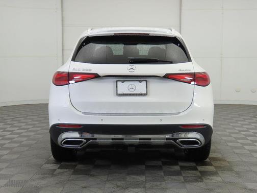 2026 Mercedes-Benz GLC 300 4MATIC