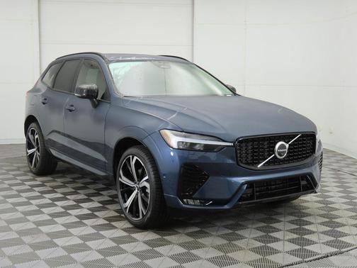2023 Volvo XC60 B5 Ultimate Dark Theme