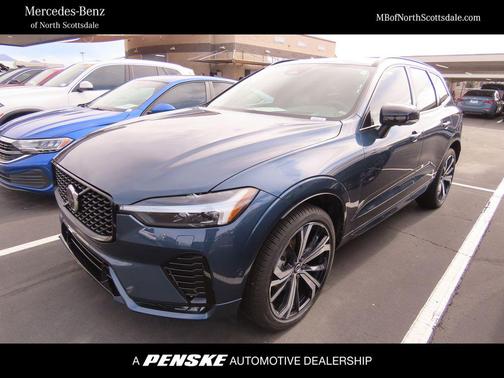 2023 Volvo XC60 B5 Ultimate Dark Theme